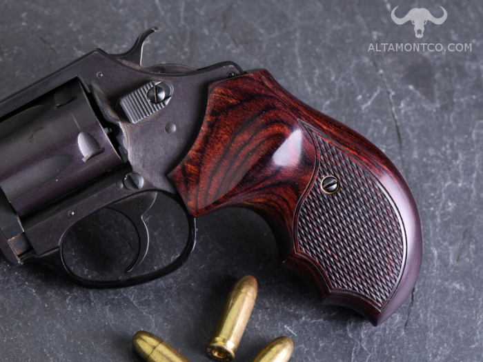 CHARTER ARMS WALNUT REVOLVER GRIP